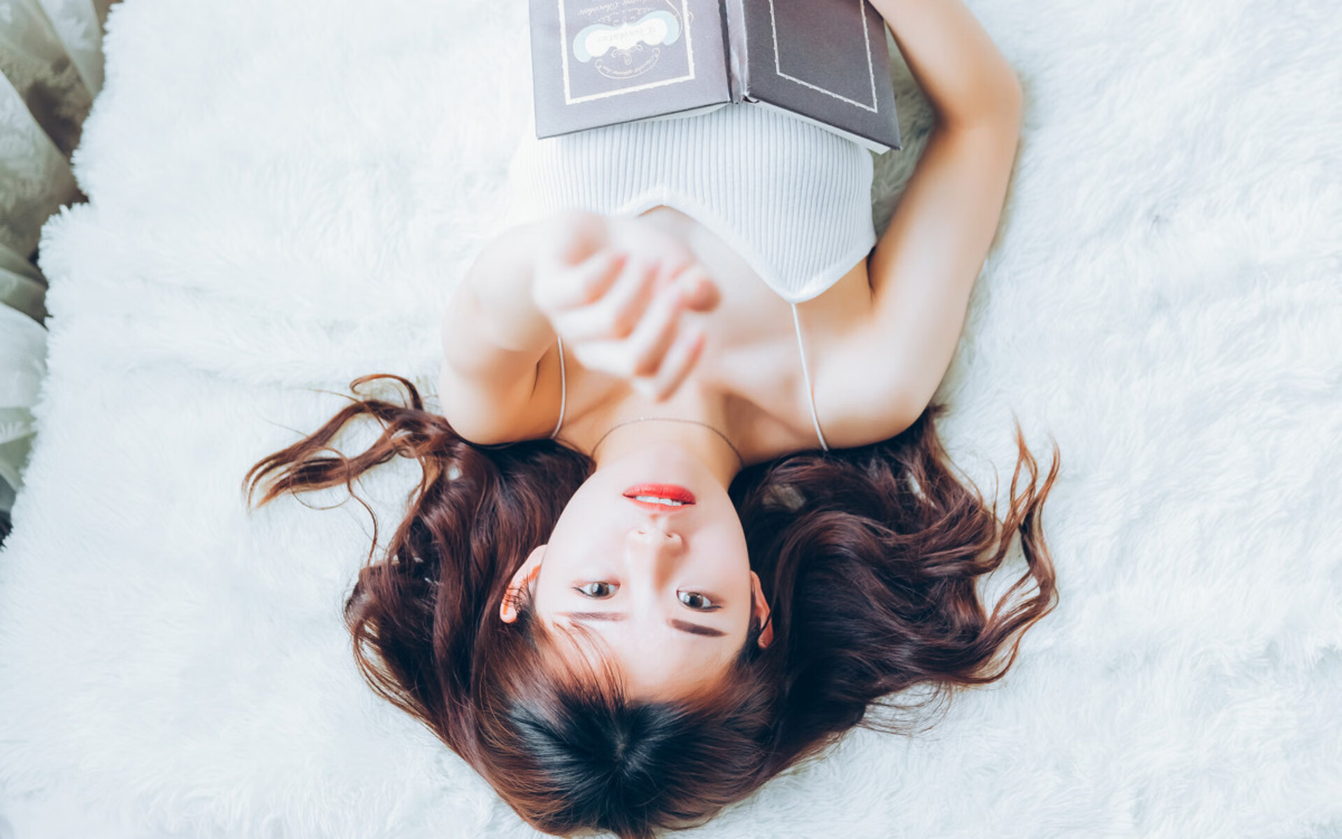 爱游戏电竞官网-体育赛事集中展开，足球风采引人注目，体育足球赛完整视频