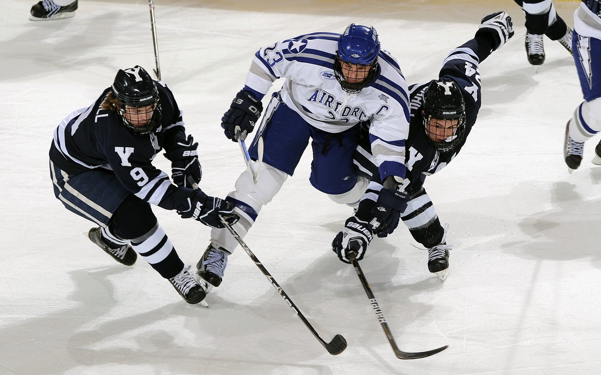 爱游戏电竞官网-“法甲激烈角逐，冠军悬念愈发浓重”，法甲 冠军